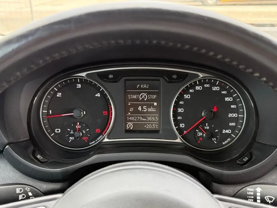audi a1 1,6 tdi | xenon | servisna | šiber | 2 seta kotača | - slika 15