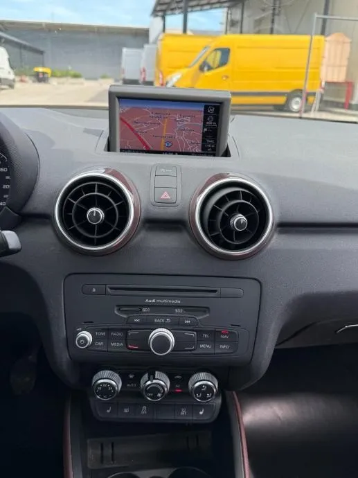 audi a1 1,6 tdi | xenon | servisna | šiber | 2 seta kotača | - slika 14