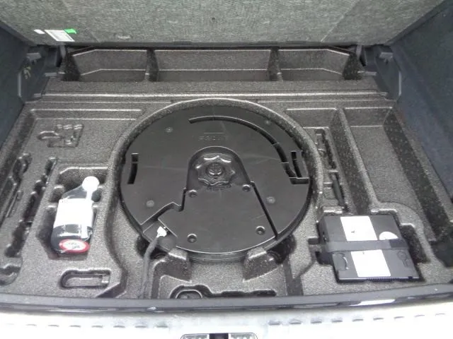 audi q3 sb 2,0 tdi aut sline/led/virt/grsj/laas/pdc/app/kuka/19''/... - slika 24
