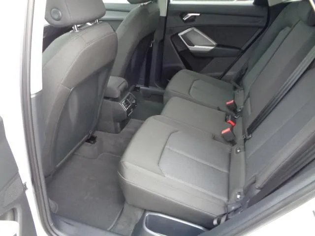 audi q3 sb 2,0 tdi aut sline/led/virt/grsj/laas/pdc/app/kuka/19''/... - slika 14