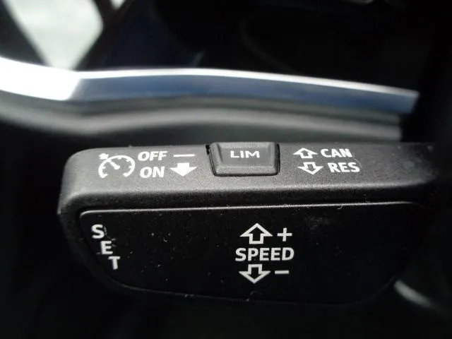 audi q3 sb 2,0 tdi aut sline/led/virt/grsj/laas/pdc/app/kuka/19''/... - slika 17