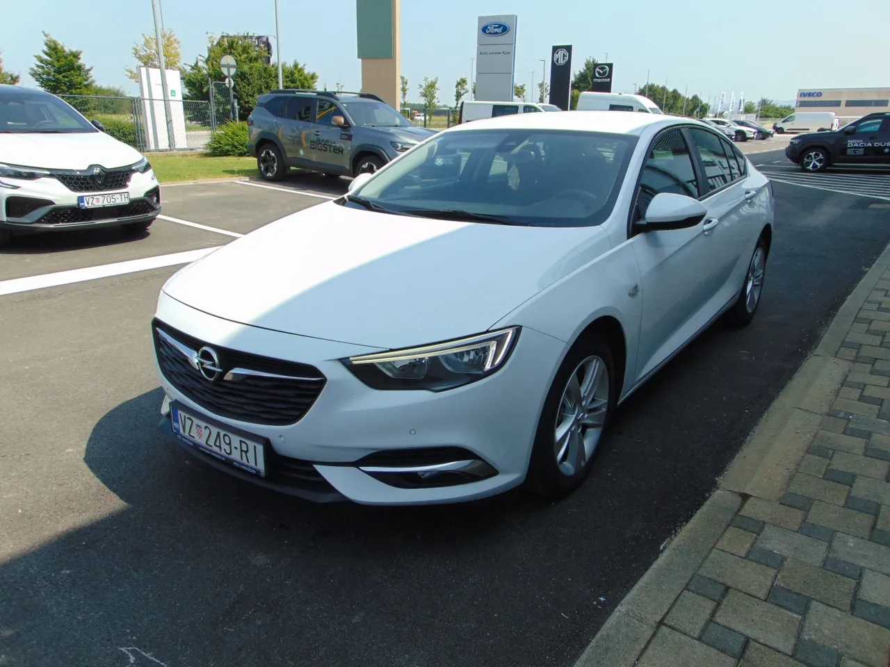 opel insignia grand sport 1,6 cdti edition - slika 2
