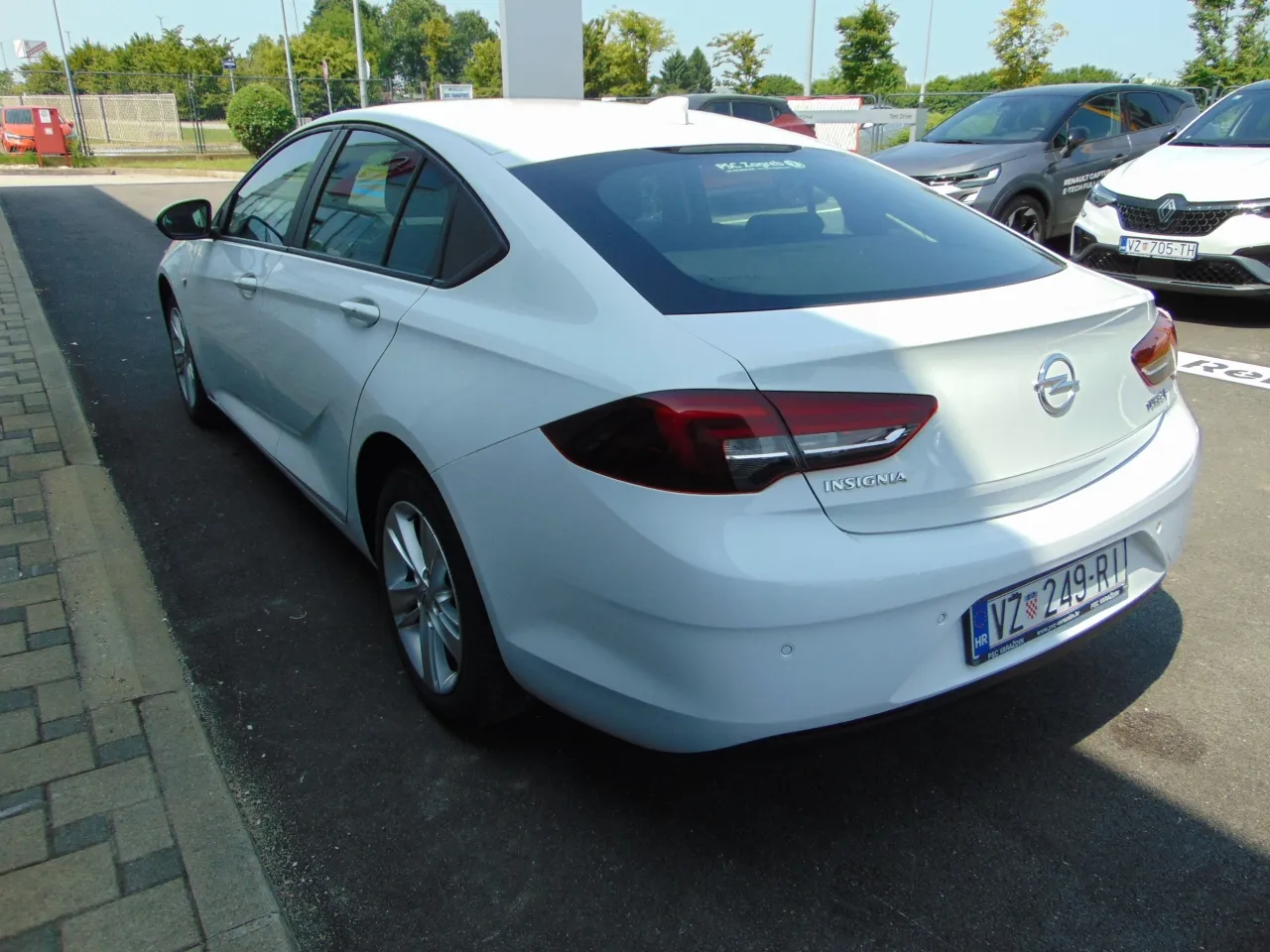 opel insignia grand sport 1,6 cdti edition - slika 8