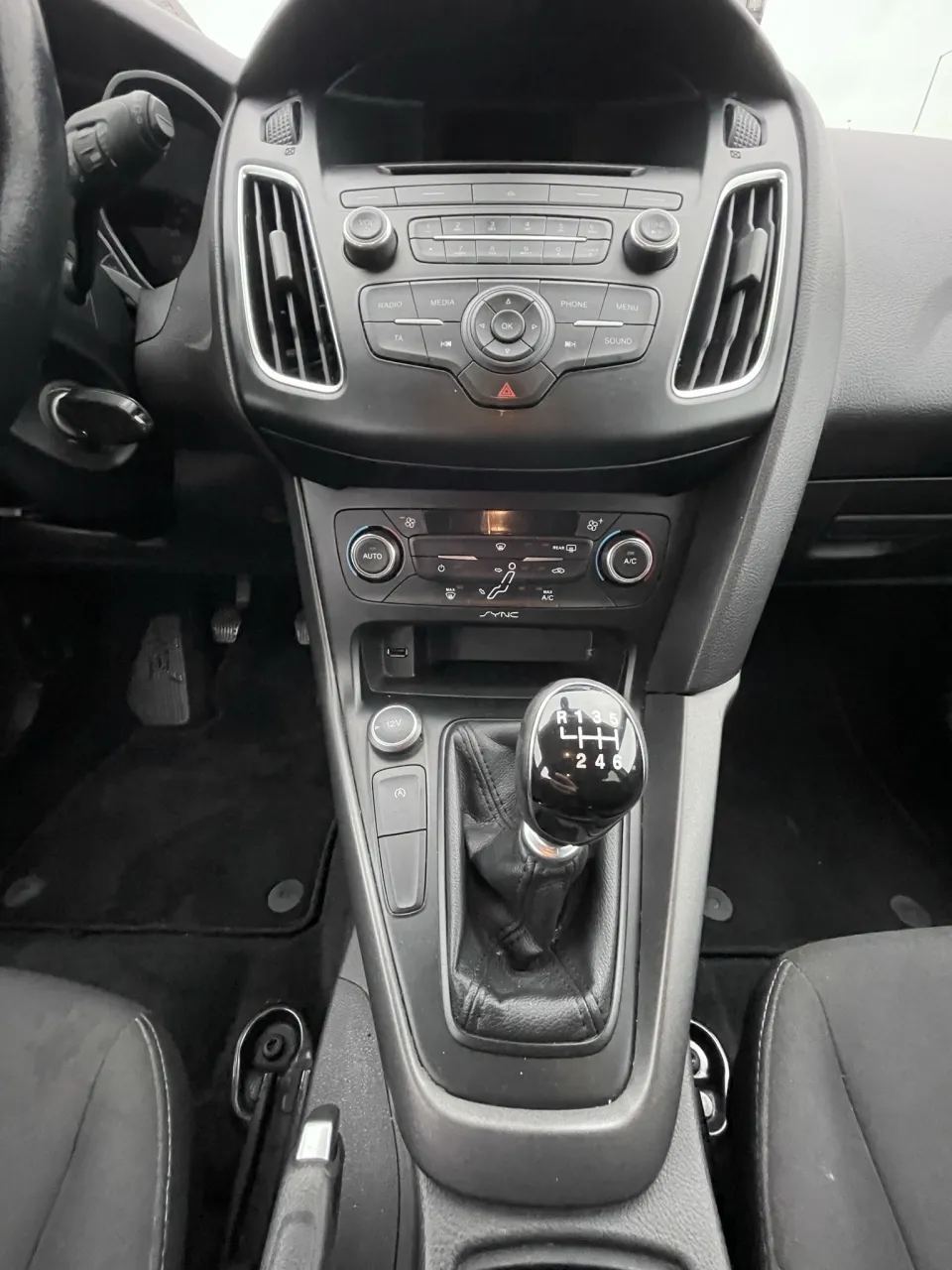 ford focus karavan 1,5 tdci business - slika 14
