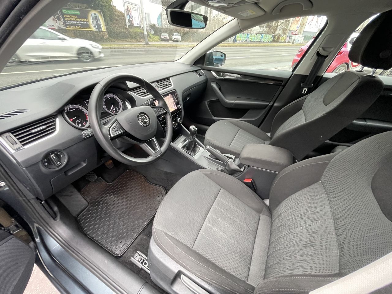škoda octavia 1,6 tdi style - slika 16