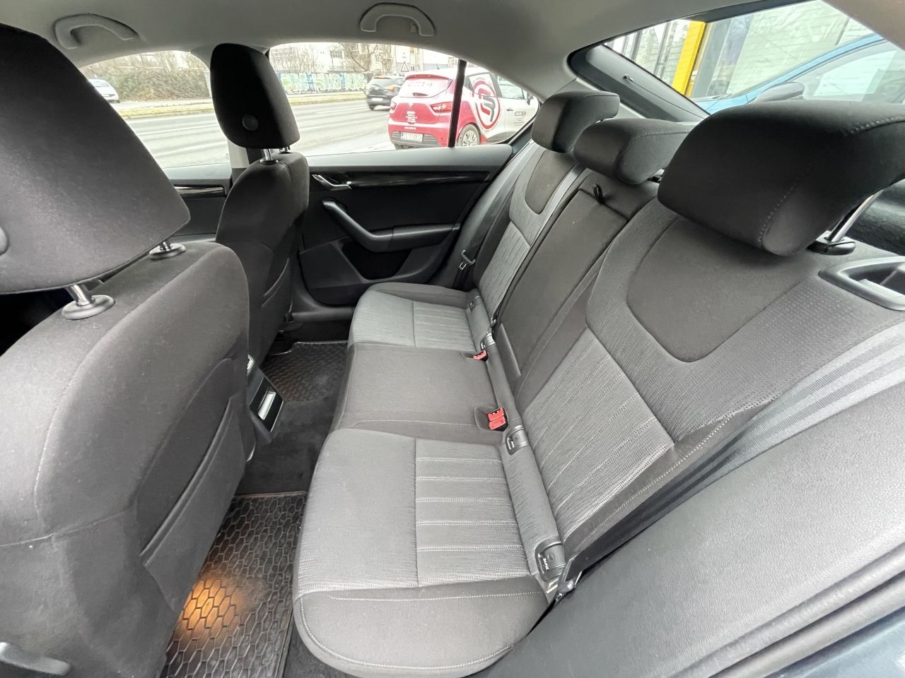 škoda octavia 1,6 tdi style - slika 11