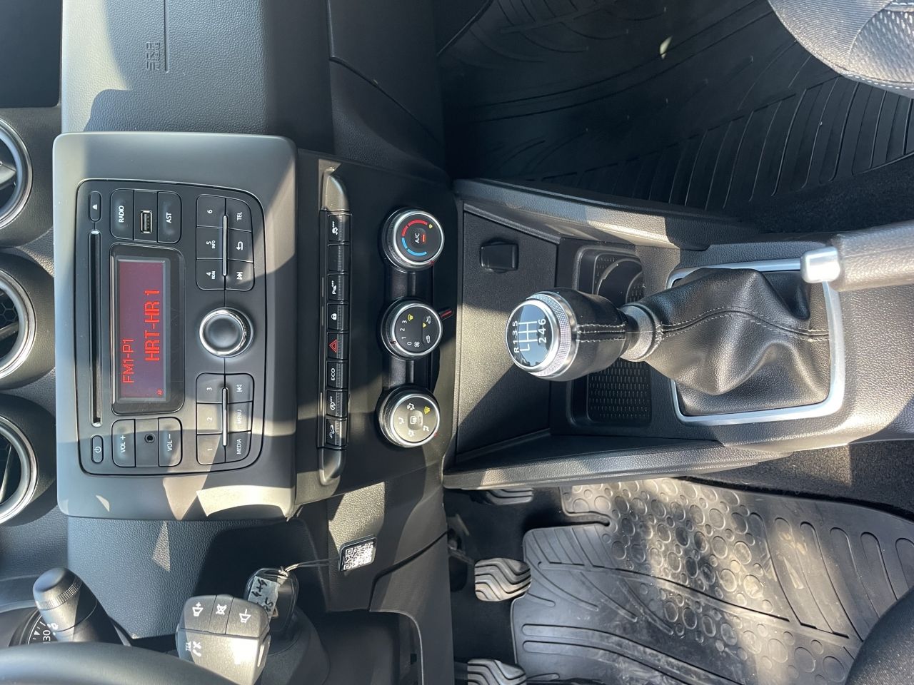 dacia duster 4x4 1,5 blue dci 115 comfort - slika 12