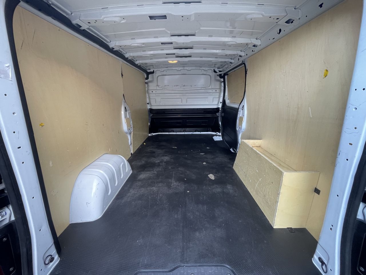 renault trafic furgon 2,0 dci 120 l2h1p2 - slika 8