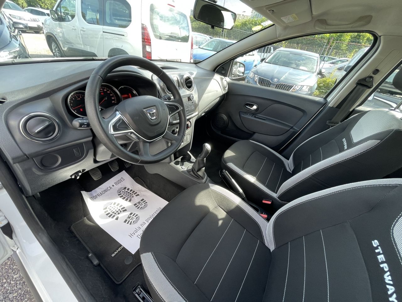 dacia sandero 1,0 tce 100 eco-g essential - slika 11