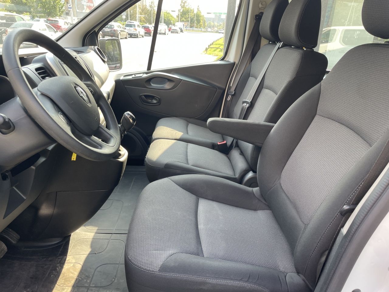 renault trafic grand passenger 2,0 dci 120 confort - slika 13