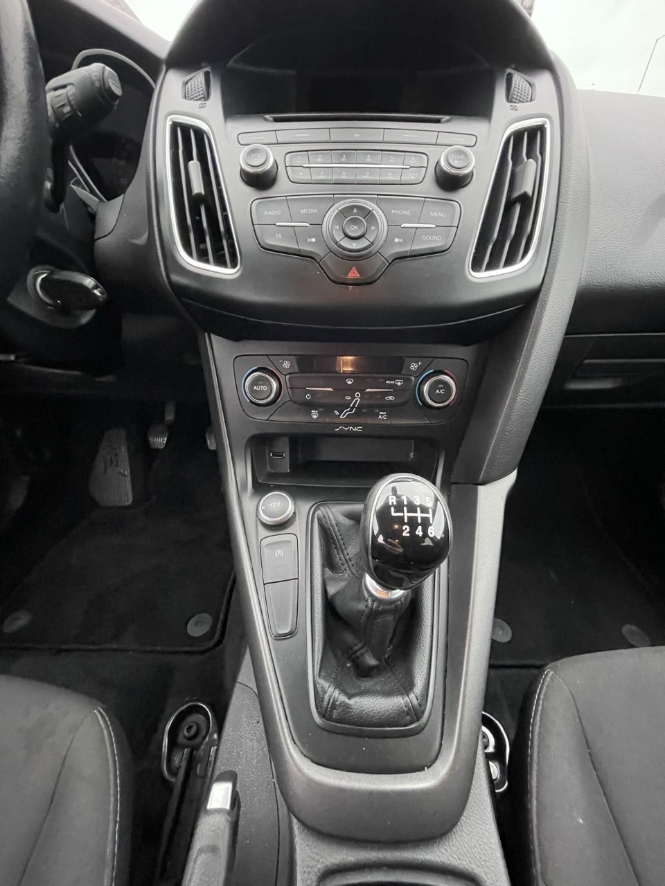 ford focus karavan 1,5 tdci business - slika 11