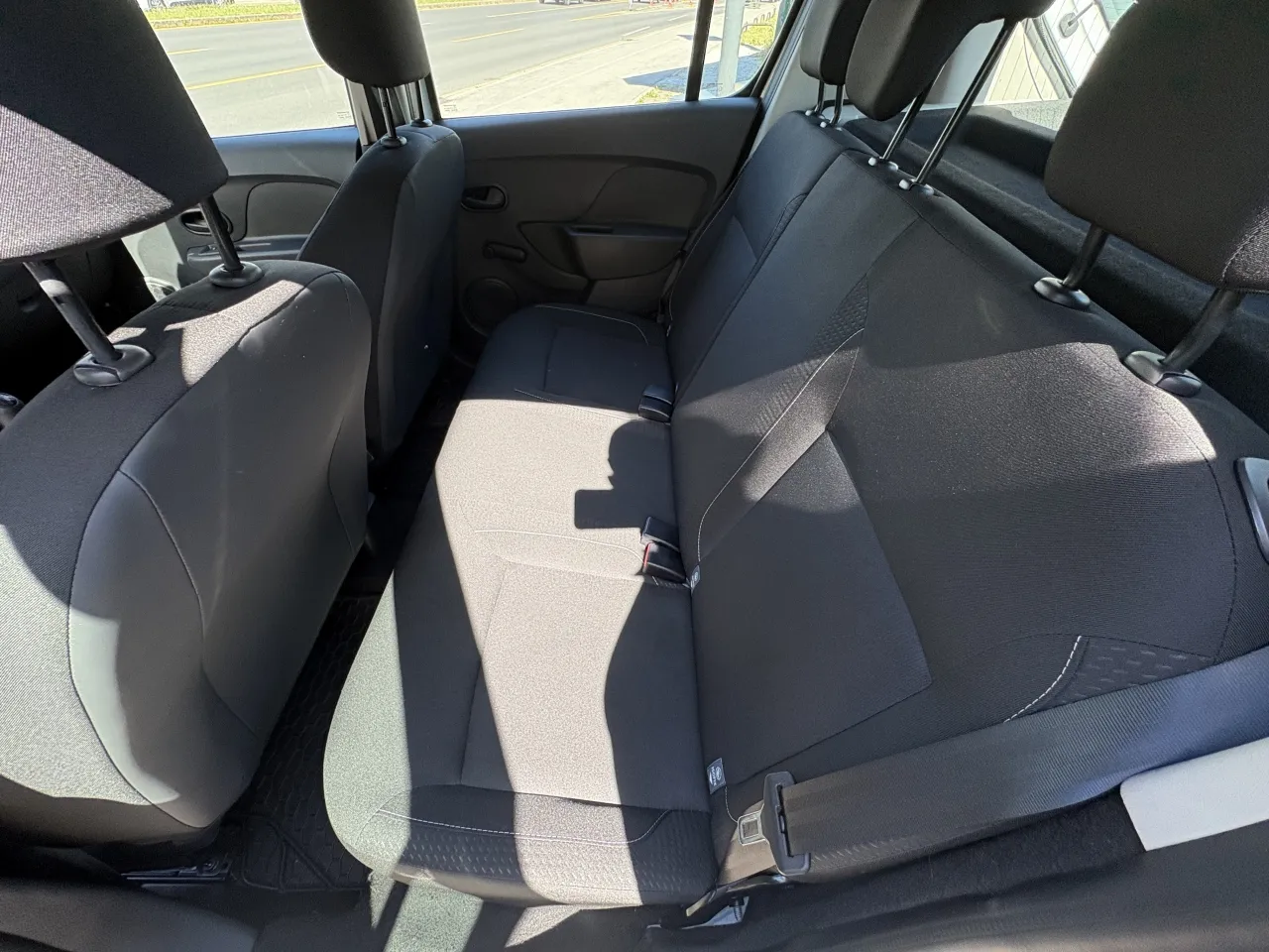 dacia sandero 1,5 dci 75 ambiance - slika 12