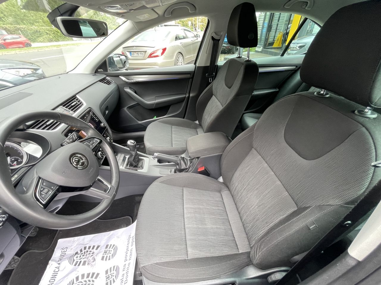 škoda octavia 1,6 tdi style - slika 8