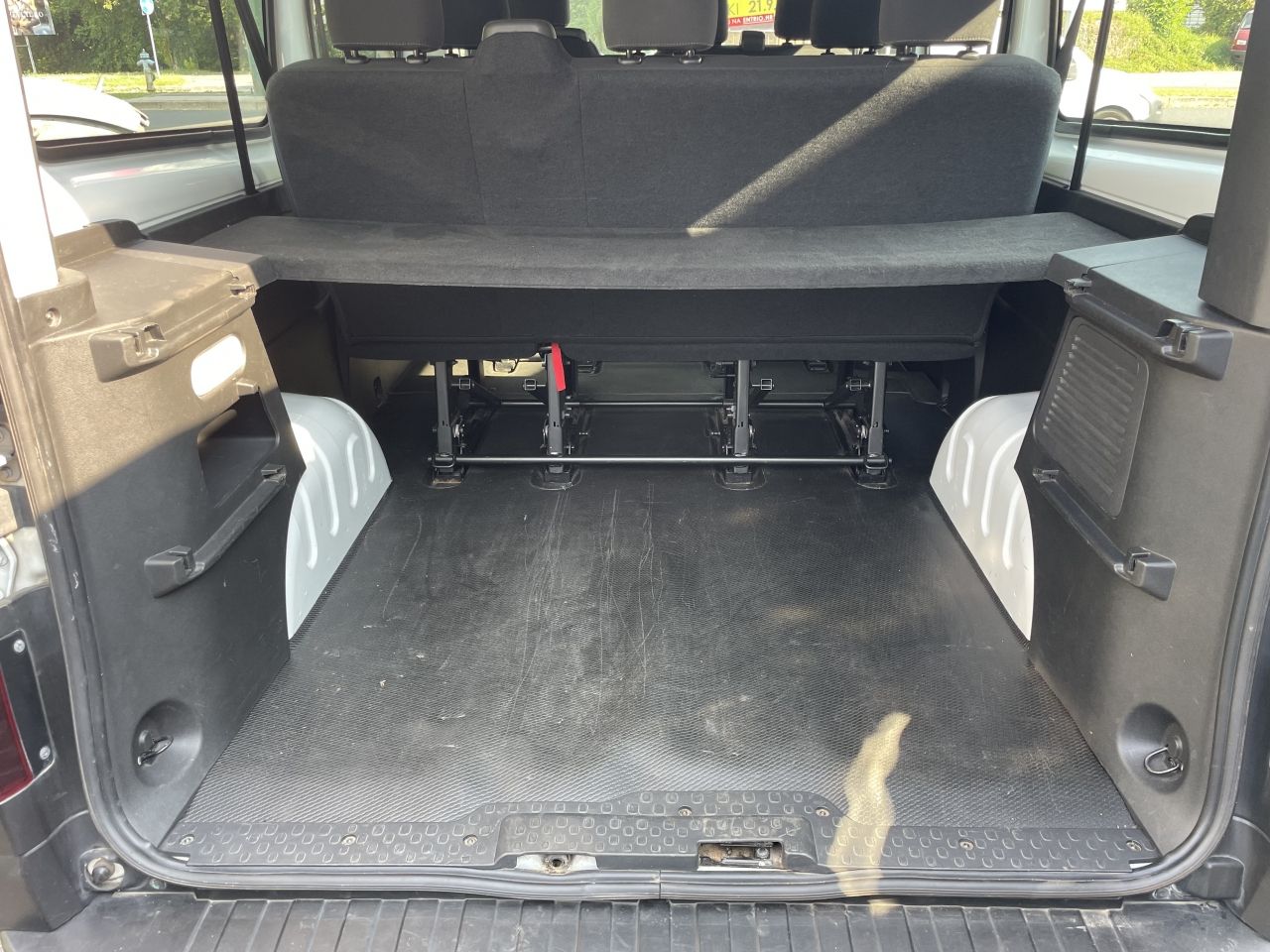 renault trafic grand passenger 2,0 dci 120 confort - slika 9