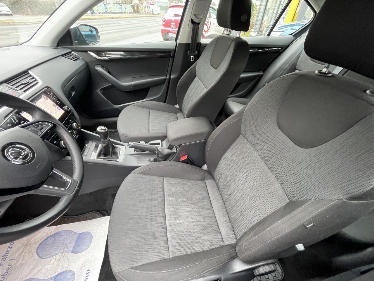 škoda octavia 1,6 tdi style - slika 15
