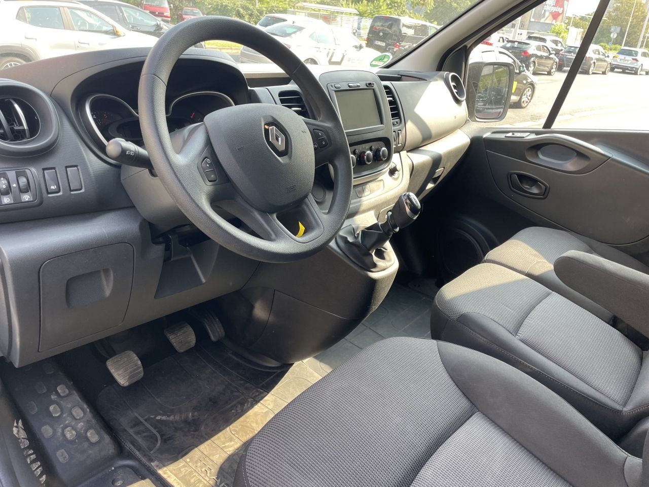 renault trafic grand passenger 2,0 dci 120 confort - slika 14