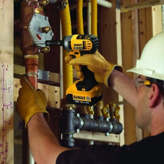dewalt aku xr udarni odvijač,203 nm, 18v + 4.0 ah - slika 2