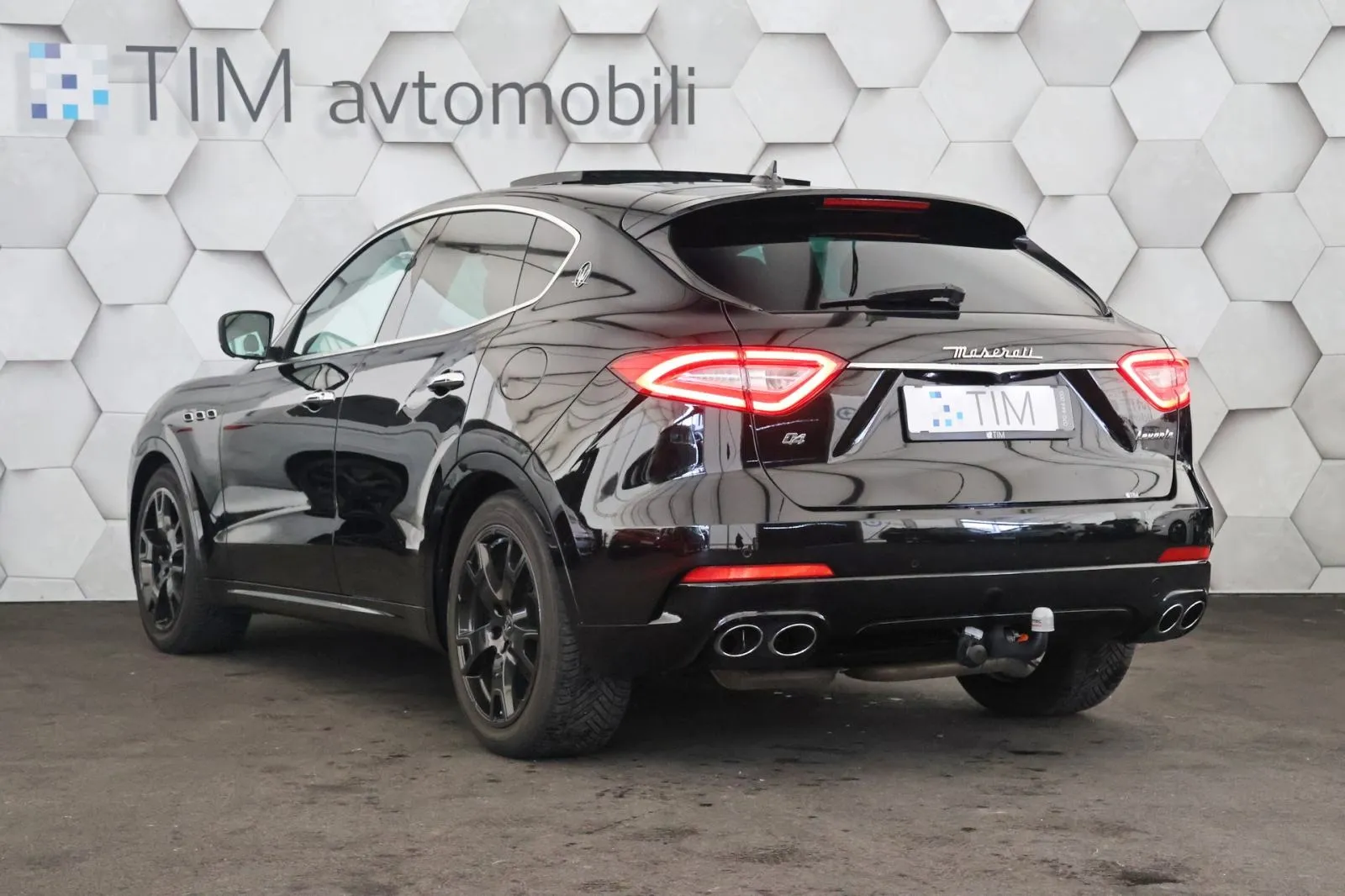maserati levante 3.0 v6 gdi awd at8 panorama airmatic radar - slika 4