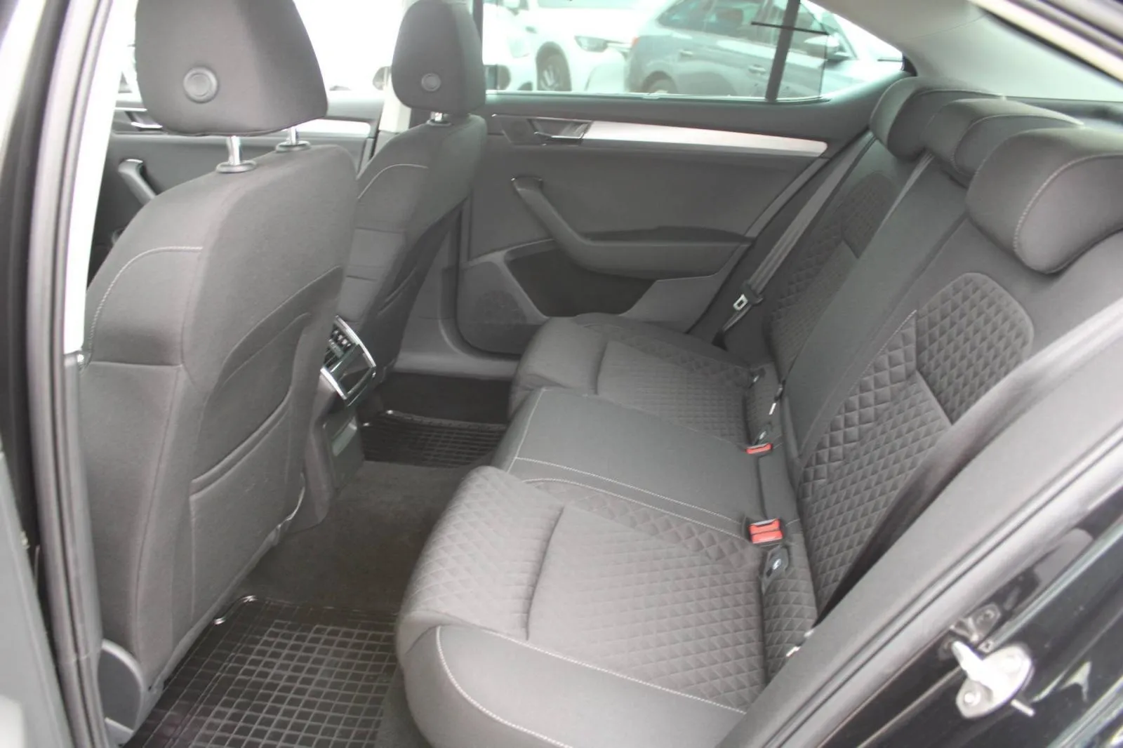 škoda superb 2.0 tdi dsg business *led, navigacija, kamera* - slika 14