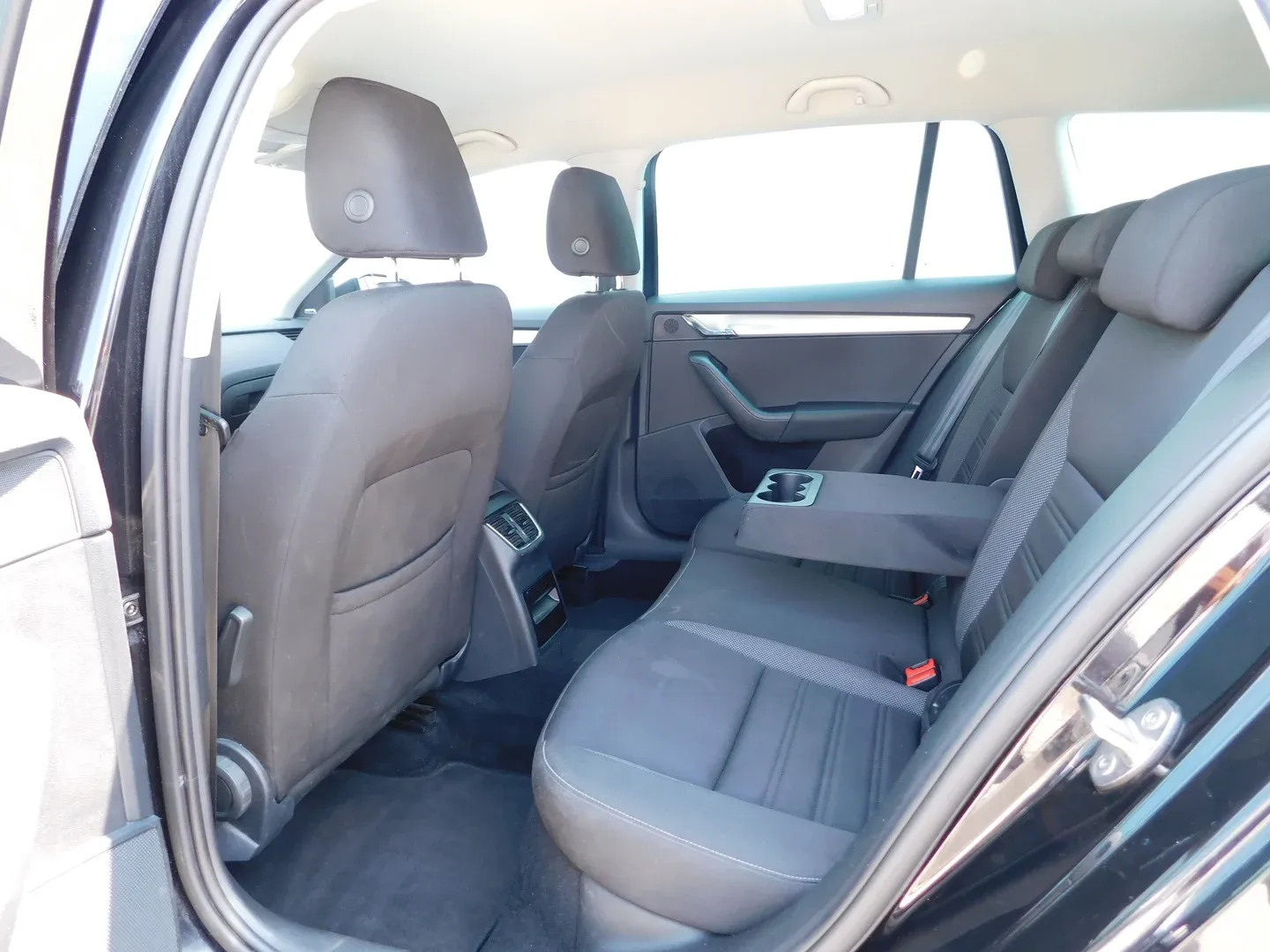09764 škoda octavia combi ambition 1.6 tdi dsg - slika 11