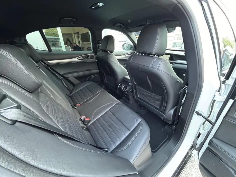 alfa romeo stelvio 2,2 jtd q4 veloce - 2025 - 19.000km - full - reg !! - slika 10