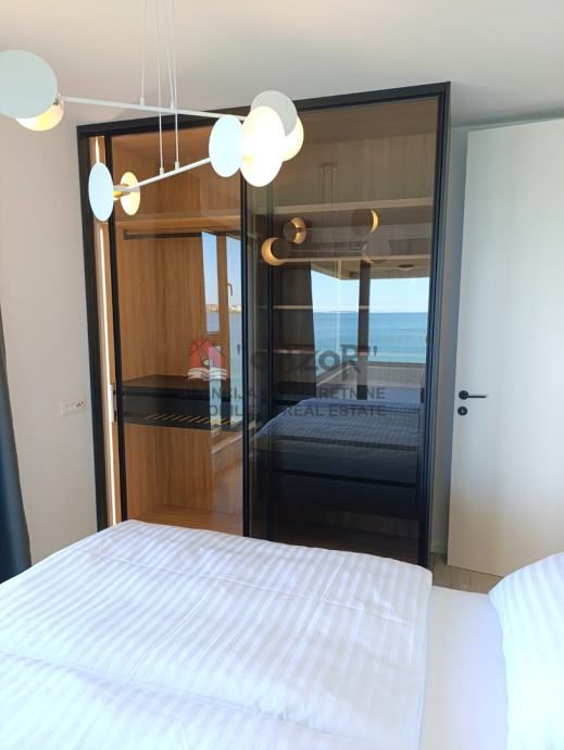 povljana-dvoetažan apartman(s5) penthouse - prvi red do mora - slika 12