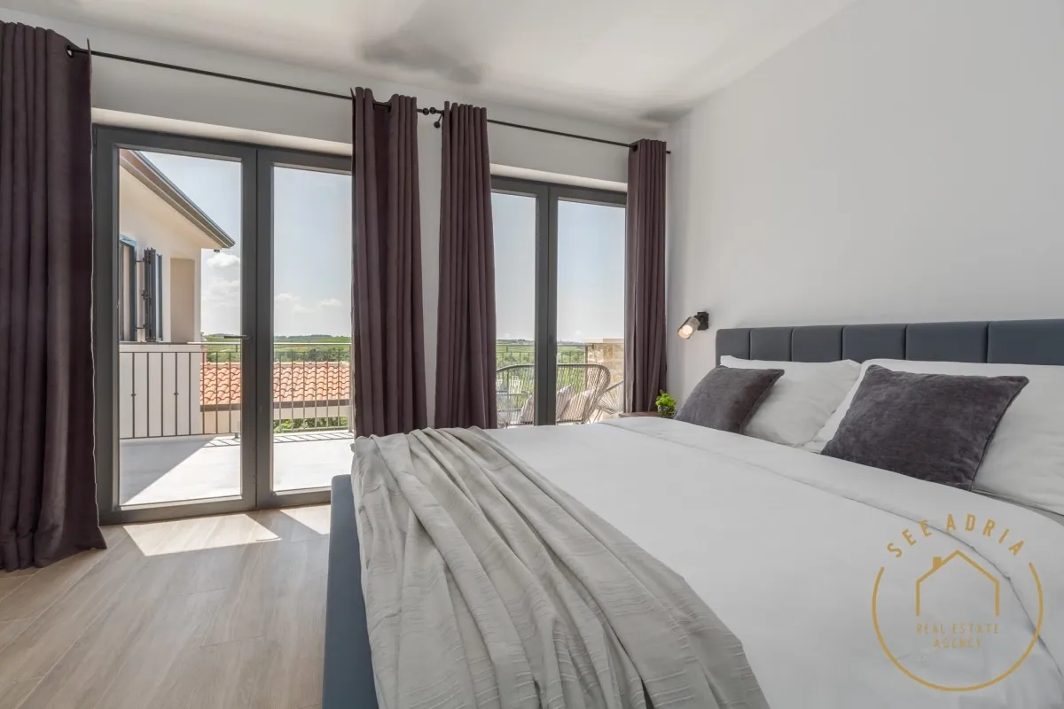 elegantna vila okružena zelenilom, buje - slika 24