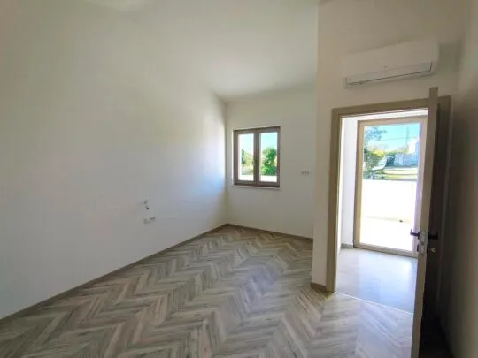 moderna vila s bazenom u blizini plaže marčana - slika 7