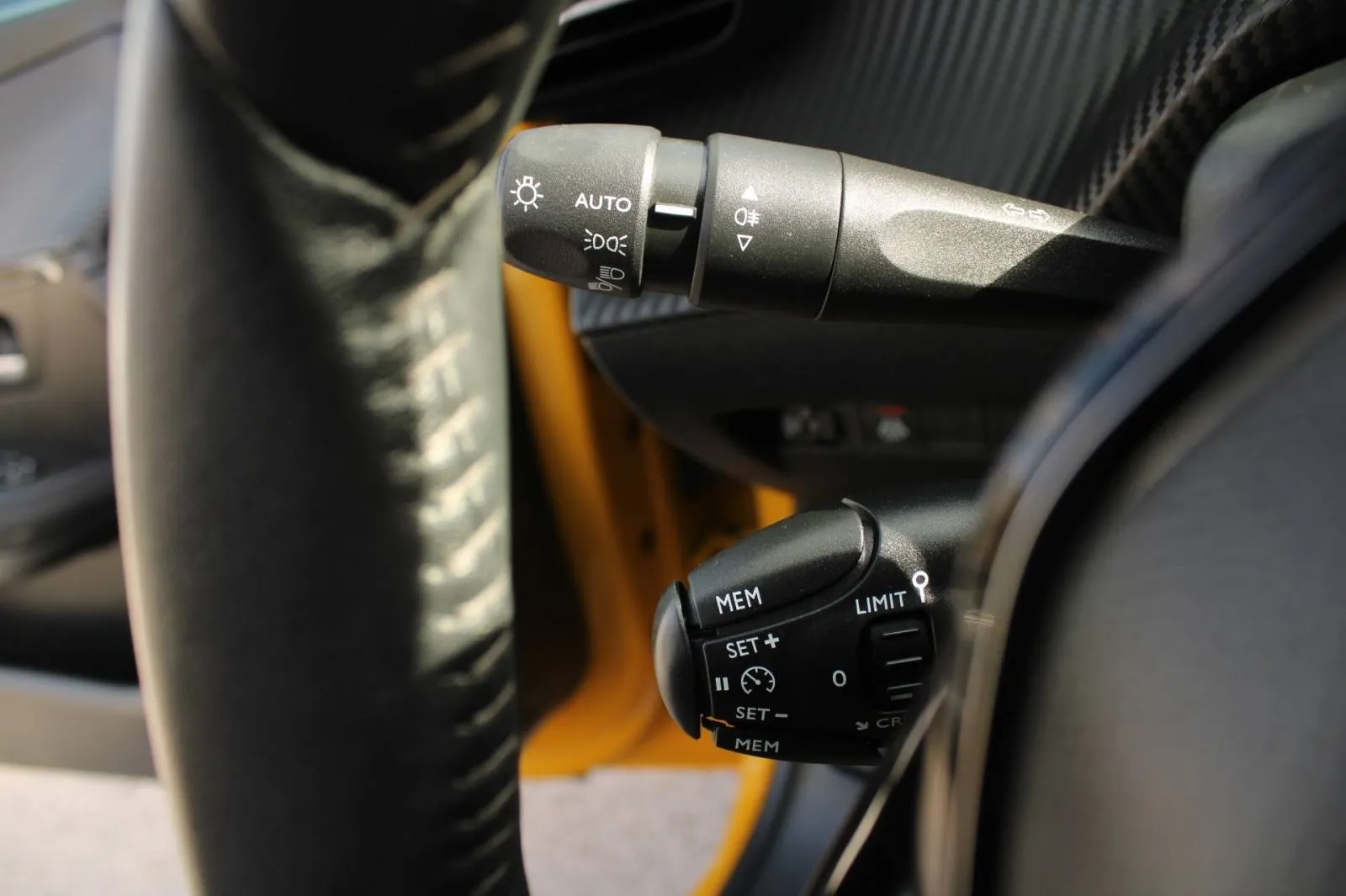 peugeot 208 1.2 puretech *led, navigacija* - slika 15