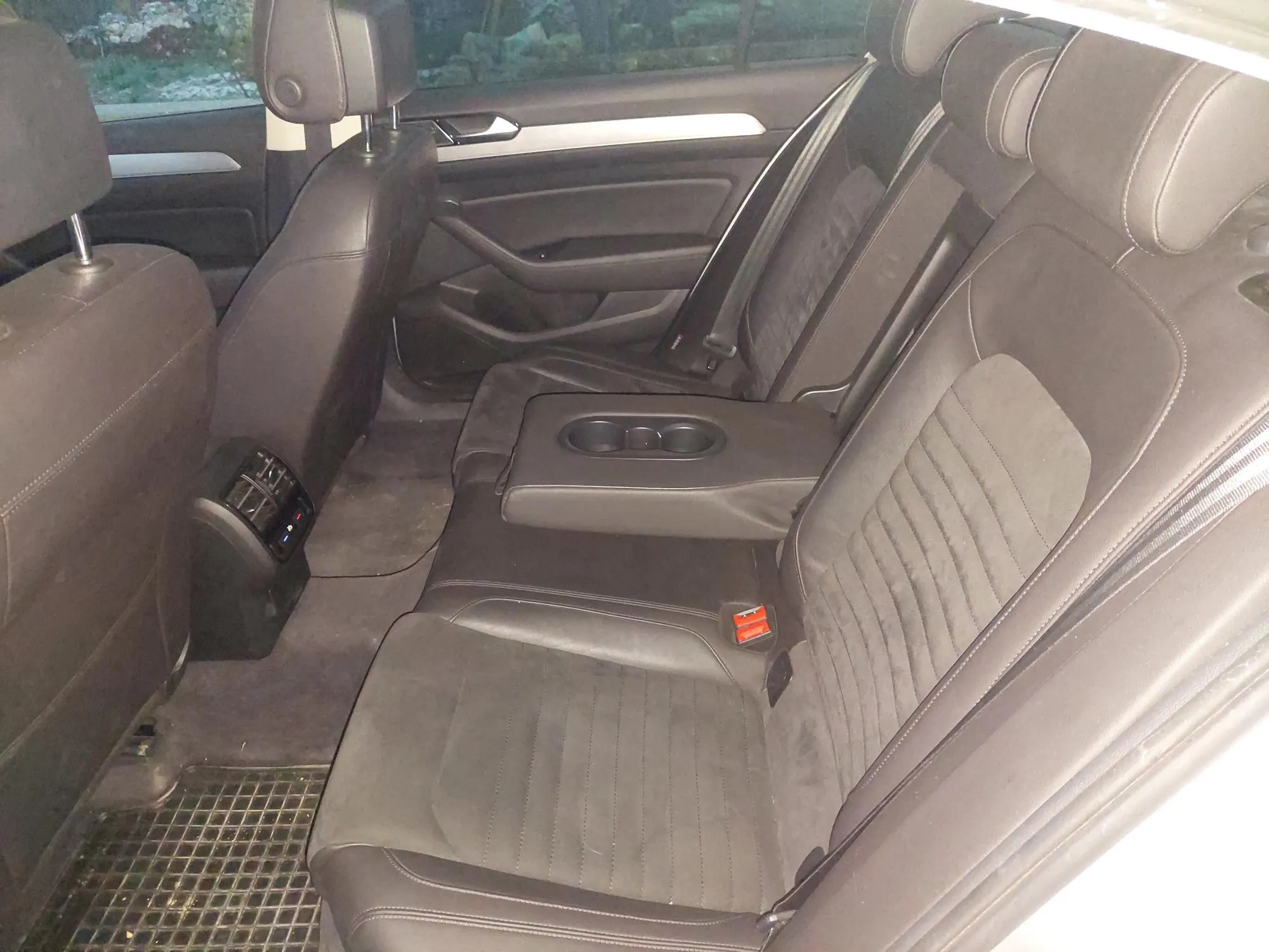 passat 1.6tdi highline,virtual cockpit,360 senzori,koža,panorama,led - slika 3