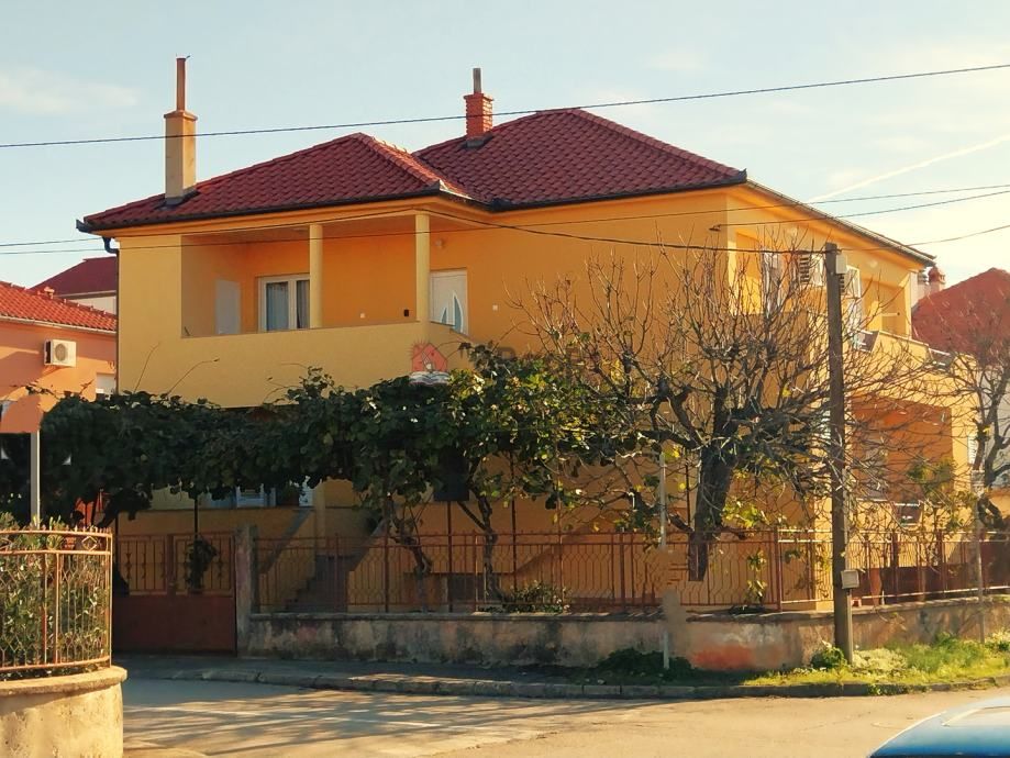 Zadar-PETRIĆI, samostojeća katnica sa 3stana+garaža