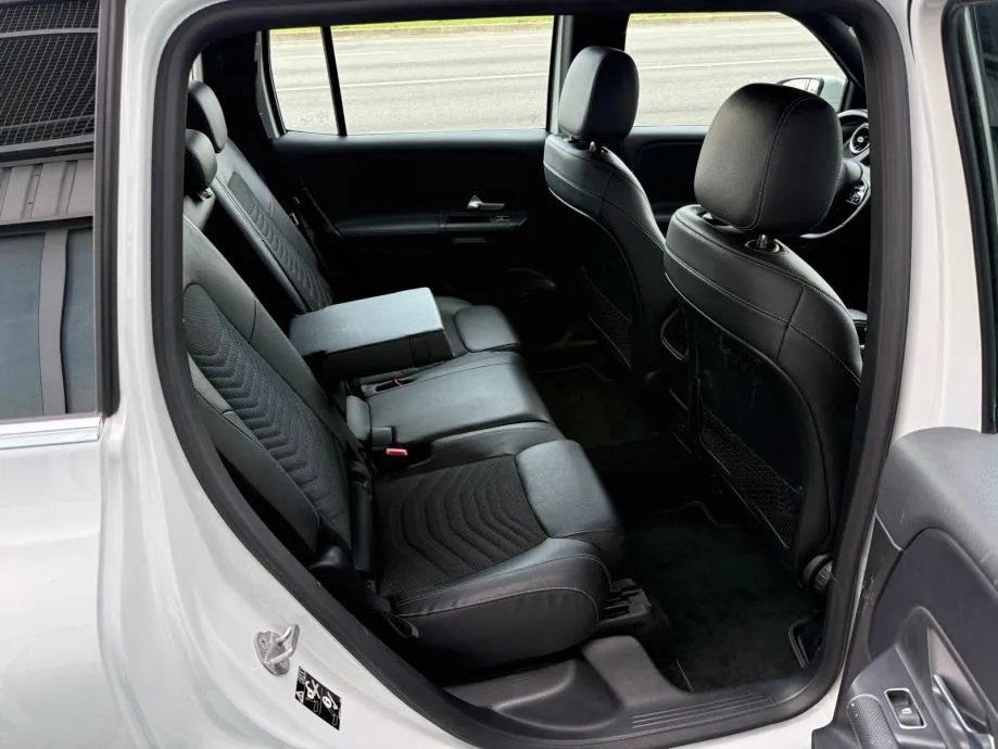 mercedes glb 200d automatik °velika navi°kamera°leasing bez učešća° - slika 23