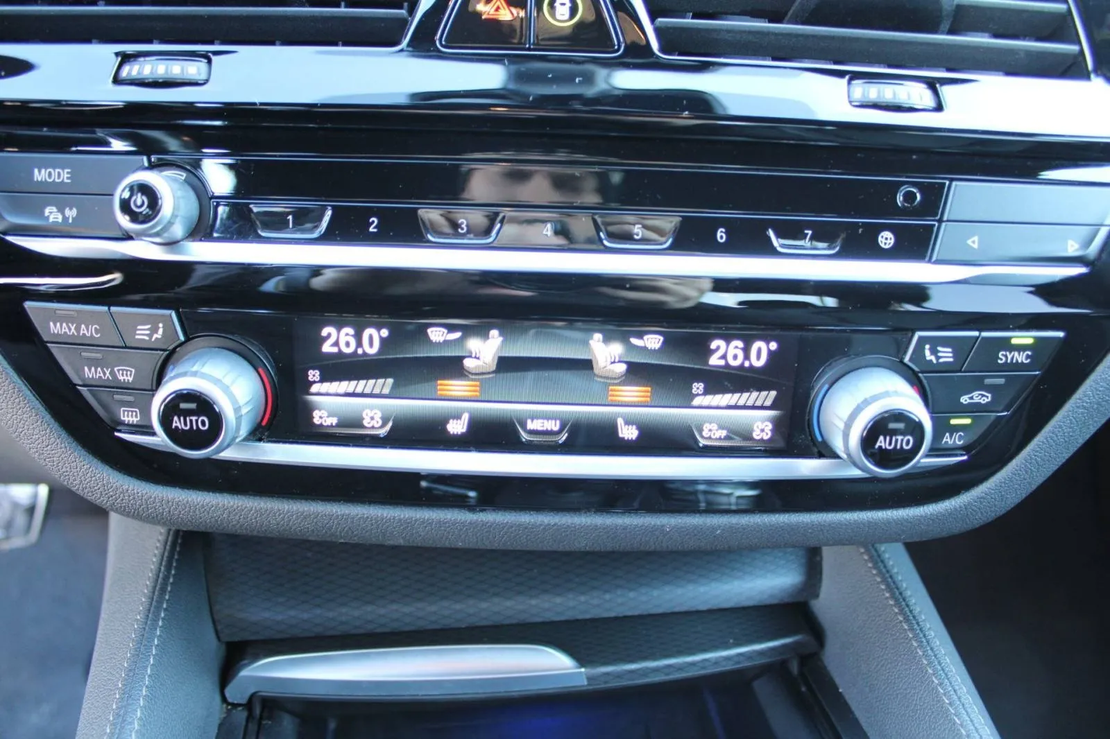 bmw serija 5 530 xdrive m-paket *led, navigacija, kamera* - slika 18