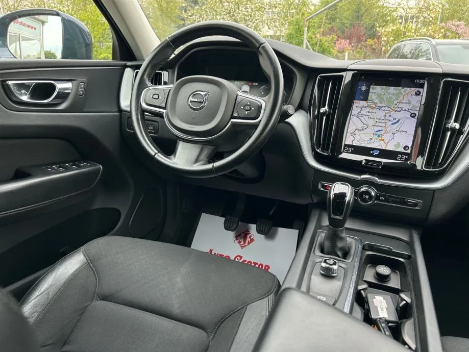 volvo xc60 2.0 d3 2018.,servisna, navi, kamera, park senz, alu 18.... - slika 10