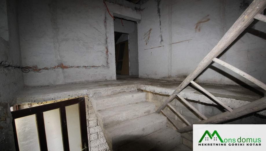 kuća za nas i dva apartmana za najam (prodaja) - slika 16