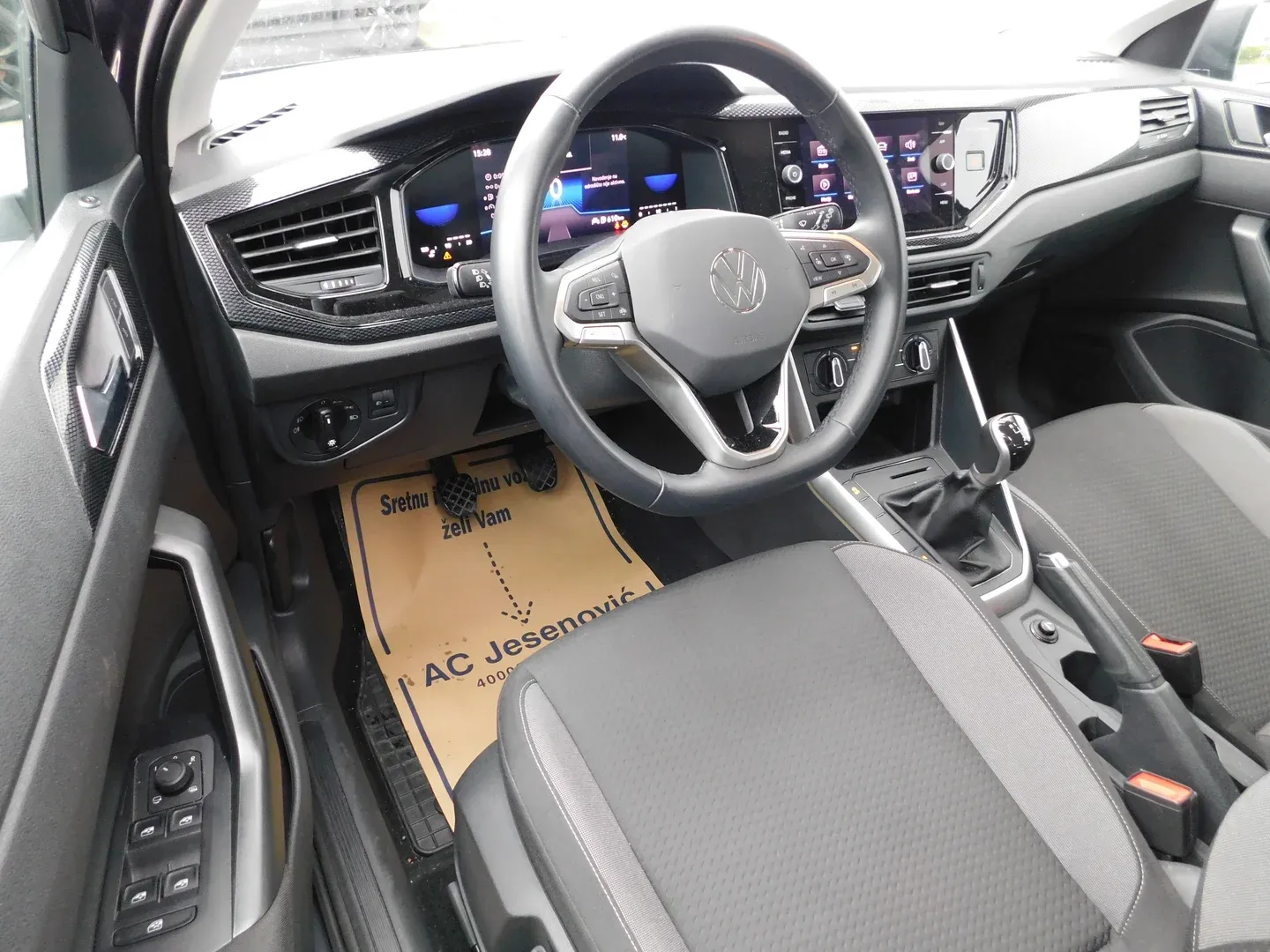 10860 volkswagen polo 1.0 tsi life - slika 9