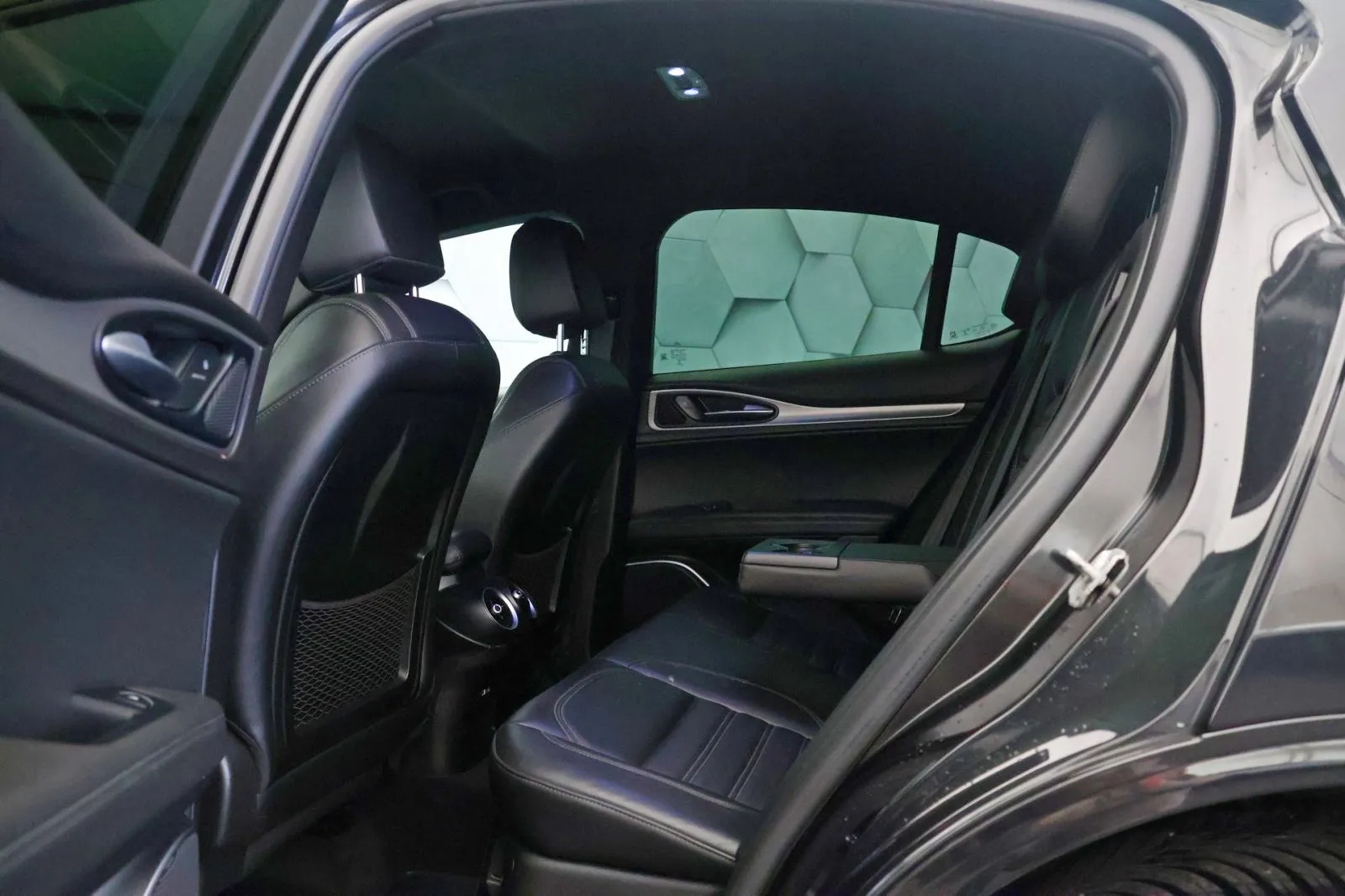 alfa romeo stelvio veloce 2.2multijet q4 at8 210km dab navi kamera - slika 10