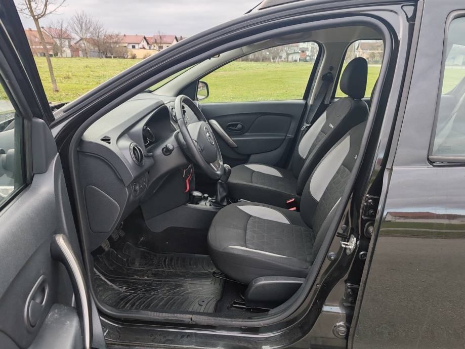 dacia sandero 0,9 tce 90,2014 god,99000 km,kartice - slika 9