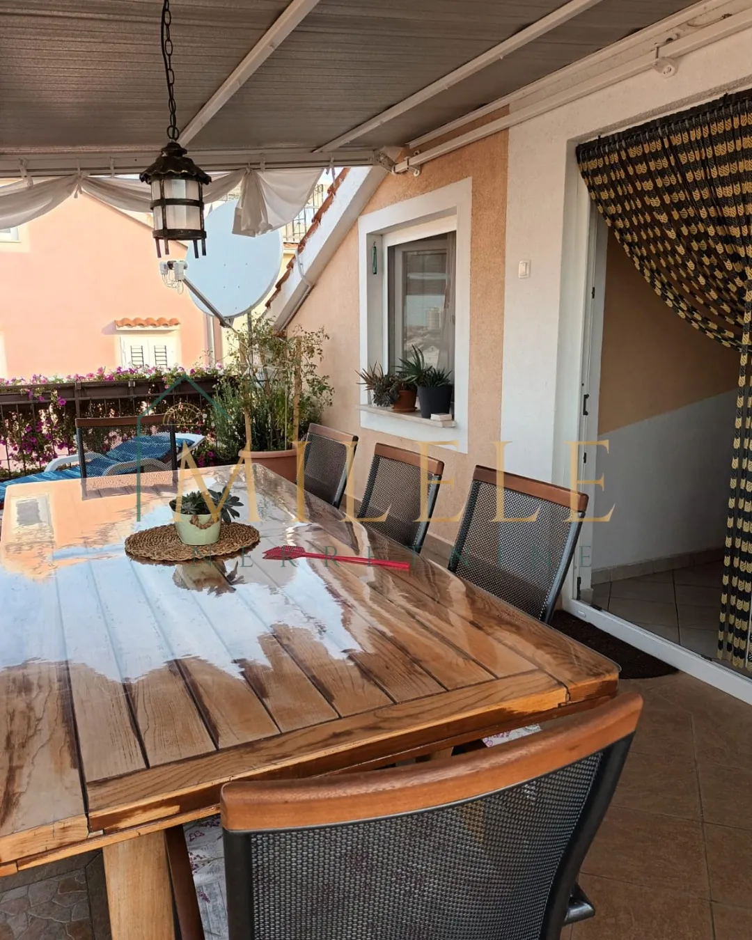 vodice kuća sa 5 apartmana - slika 5