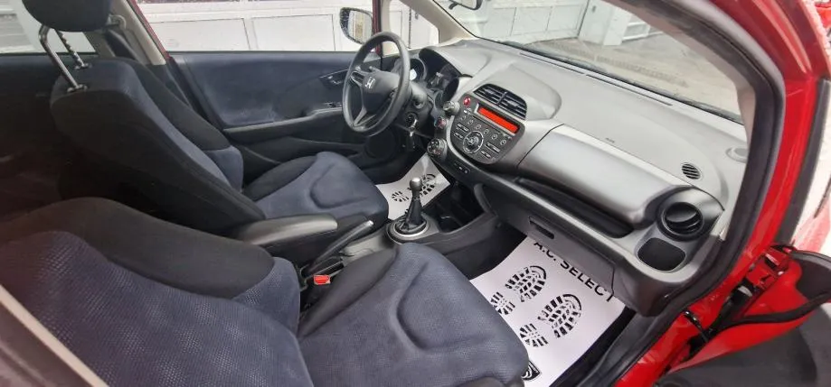 honda jazz 1,2 - 2014 - 140.000km - klima - servo - reg 1 god !!! - slika 9
