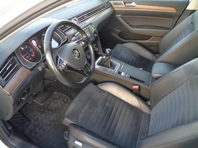 vw passat variant 2,0 tdi r line/led/navi/gr.sj./temp/pdc/ambl/alu18 - slika 12