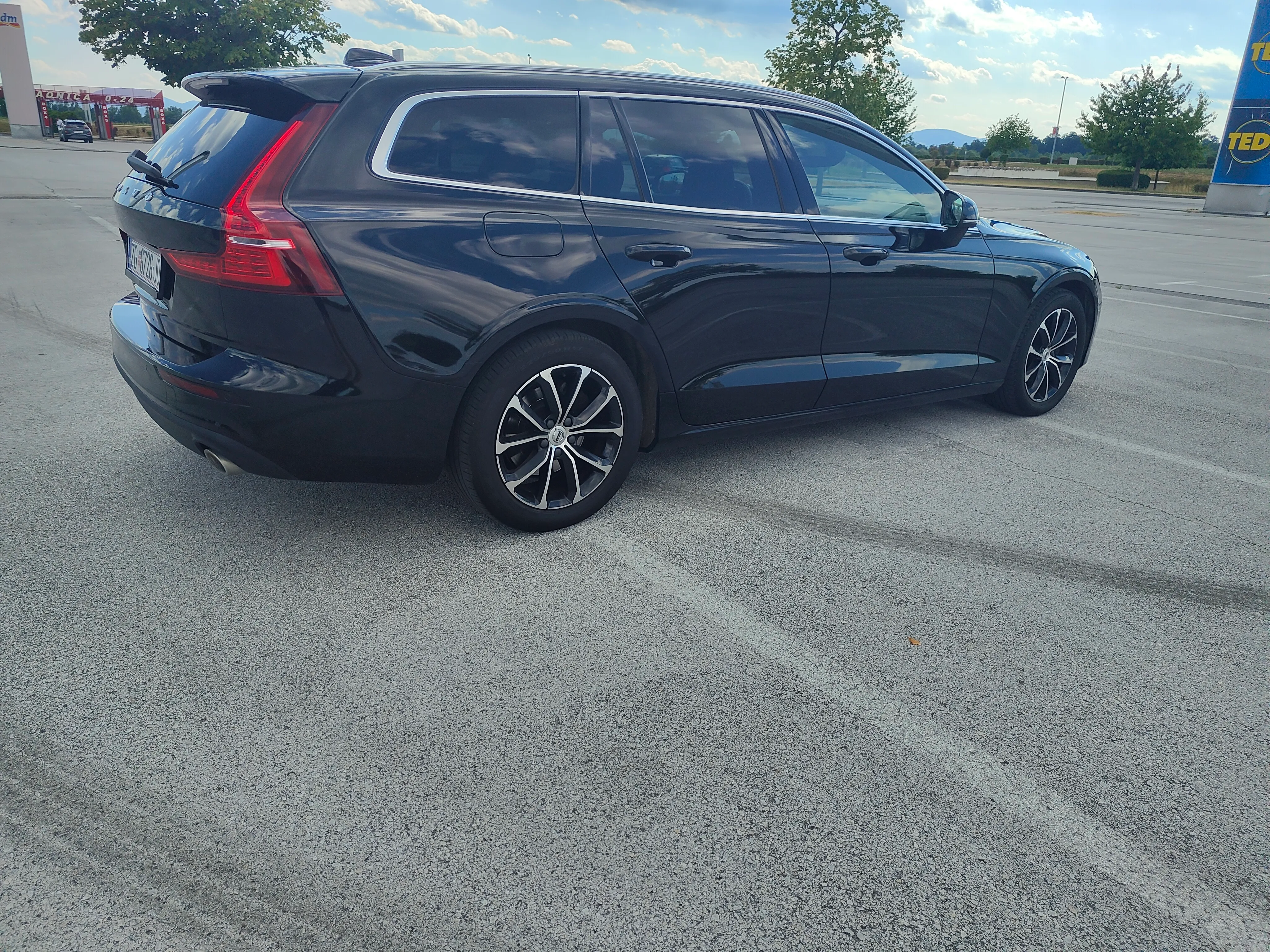 volvo v60 d3 (150 ks), 2019. harman kardon - slika 9
