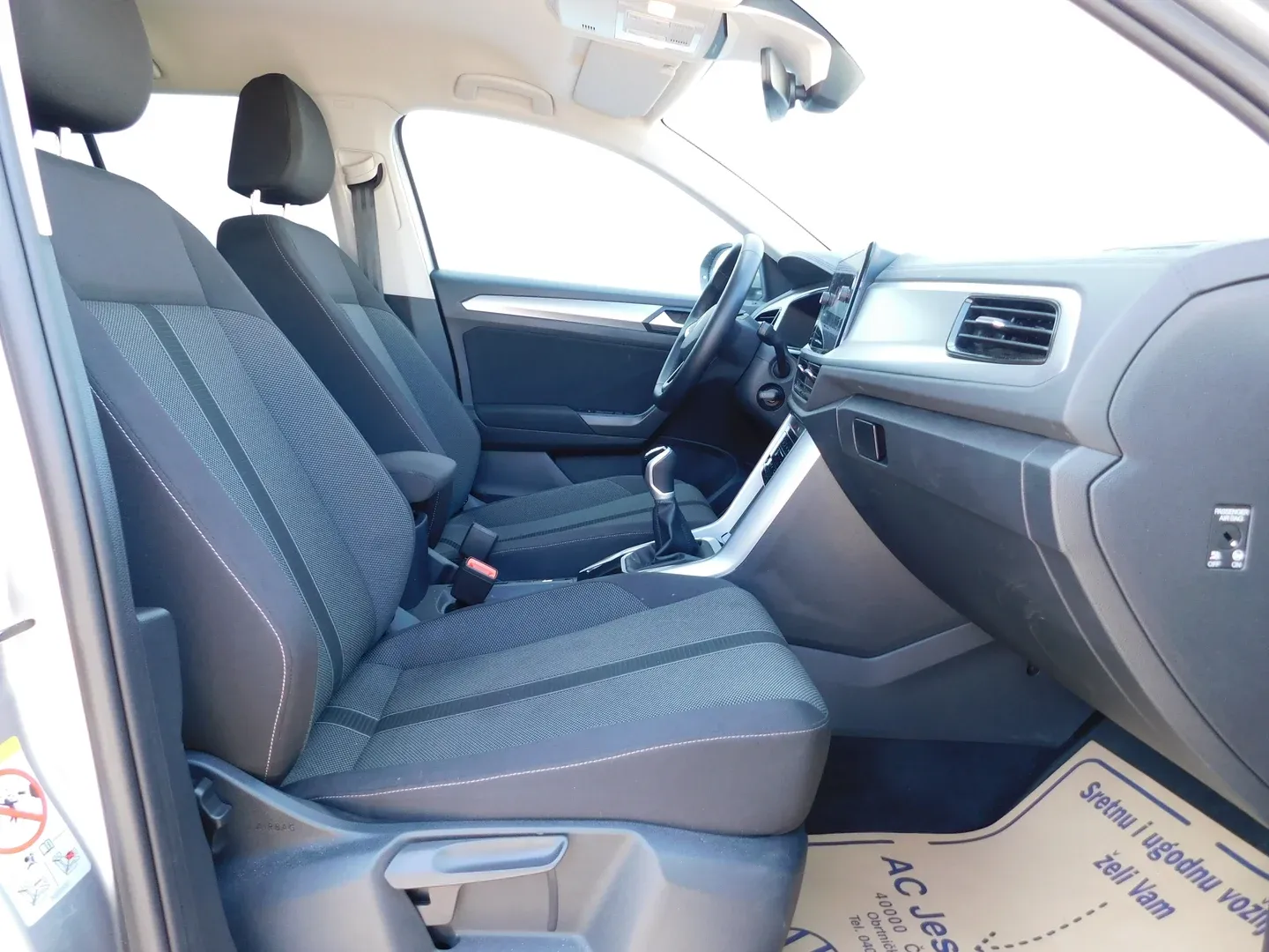 11631 volkswagen t-roc 1.0 tsi 4life - slika 8