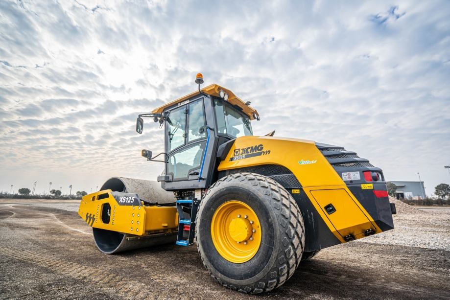 valjak xcmg 12.000 kg - slika 2