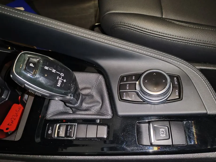 bmw x1 sdrive18d x line - slika 19
