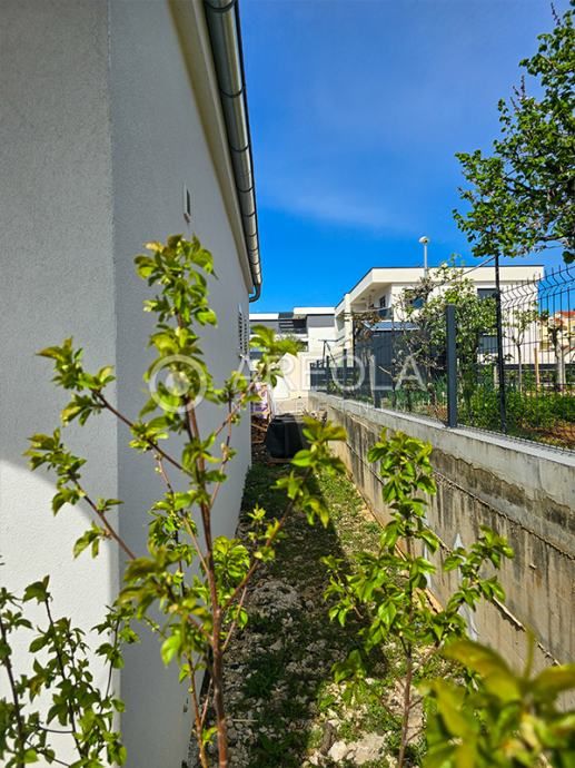 vodice - kuća s okućnicom! (prodaja) - slika 30