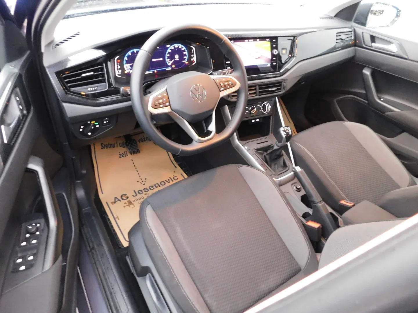10494 volkswagen polo 1.0 tsi life - slika 9