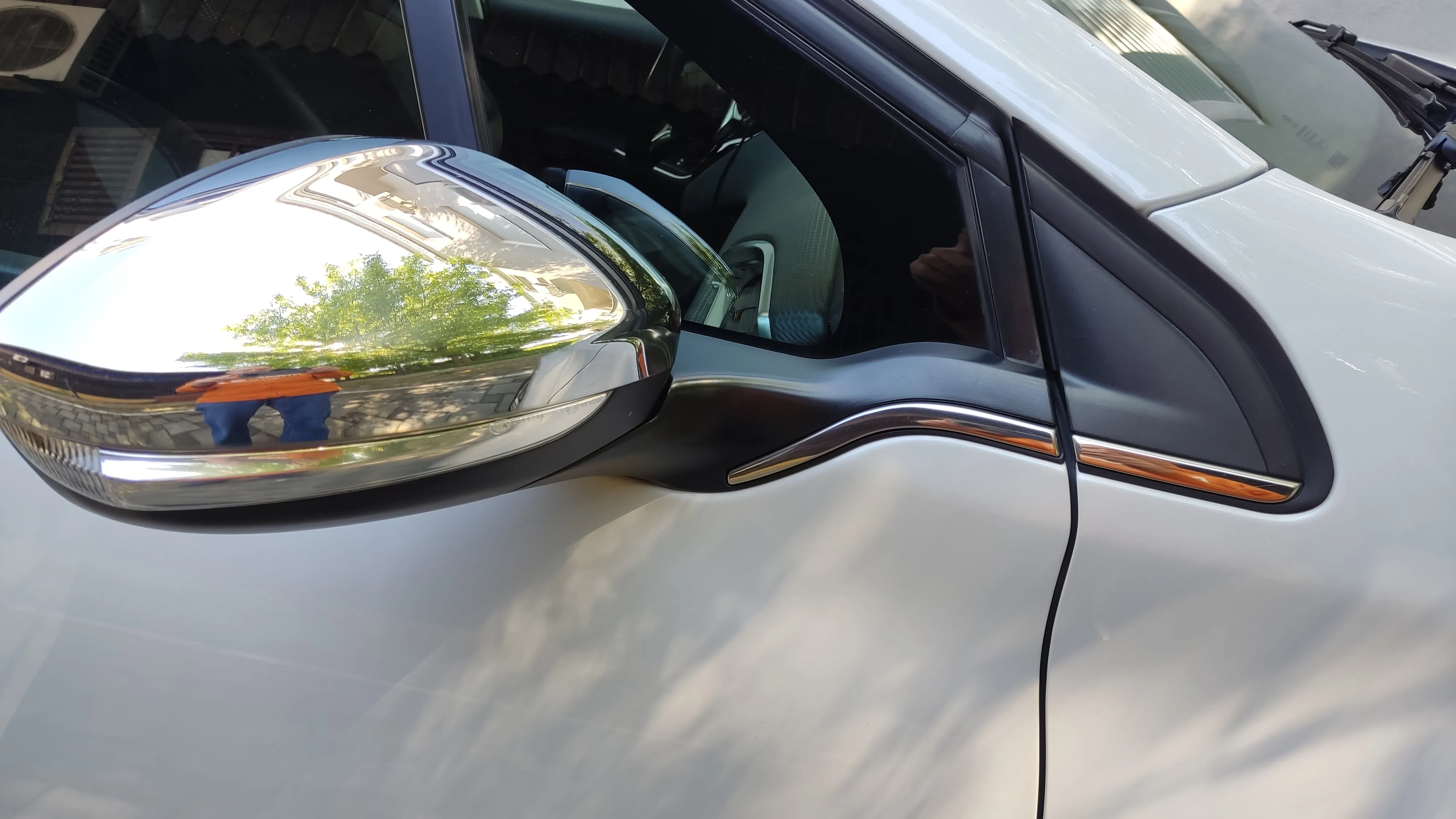peugeot 2008 1,2 allure - slika 14