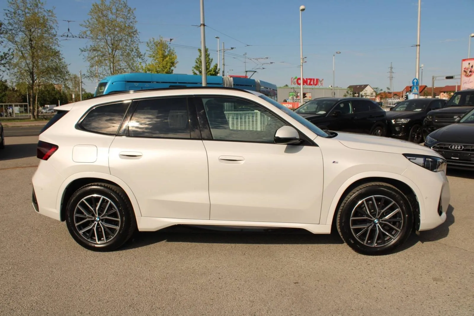 bmw x1 20d xdrive automatik m-paket *led, navigacija, kamera* - slika 4