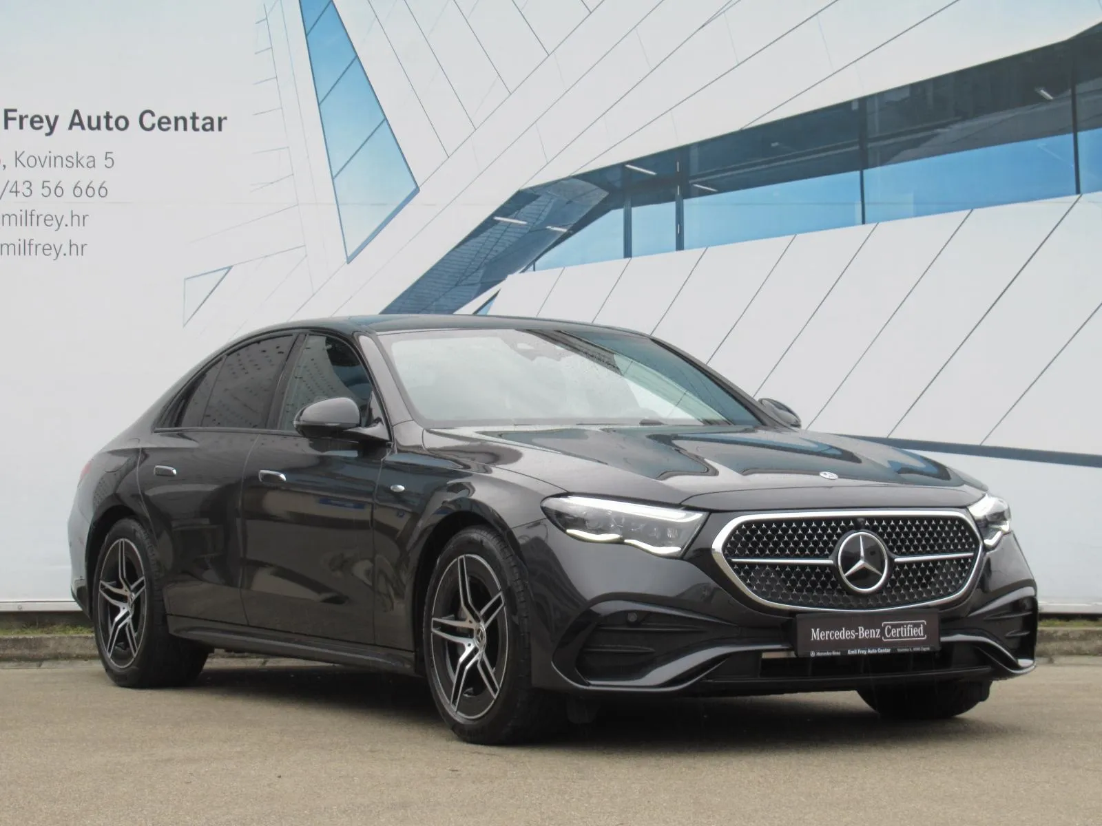 mercedes-benz e-klasa 300 de amg line/night paket/digital light/360° - slika 4